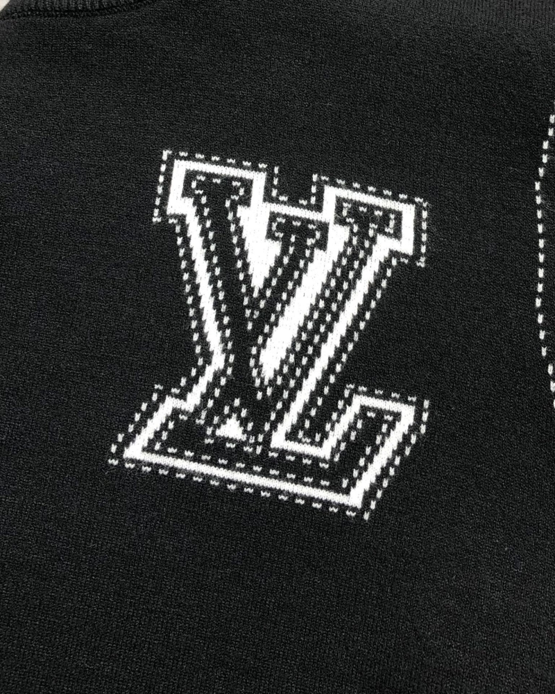 l0vis Vvtt0n sweater